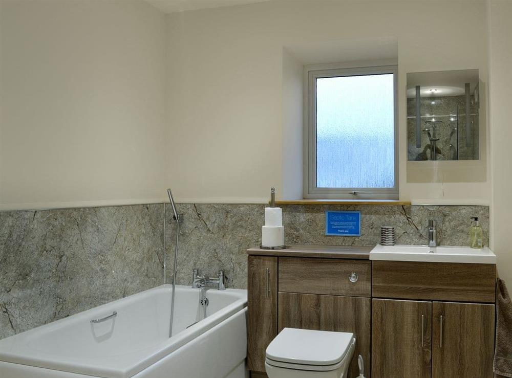 Generous sized�bathroom at The Byre, 