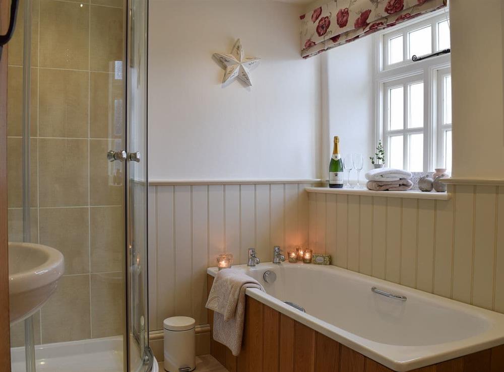 Bathroom with separate shower at Spring Cottage in Bourton-on-the-Water, Gloucestershire
