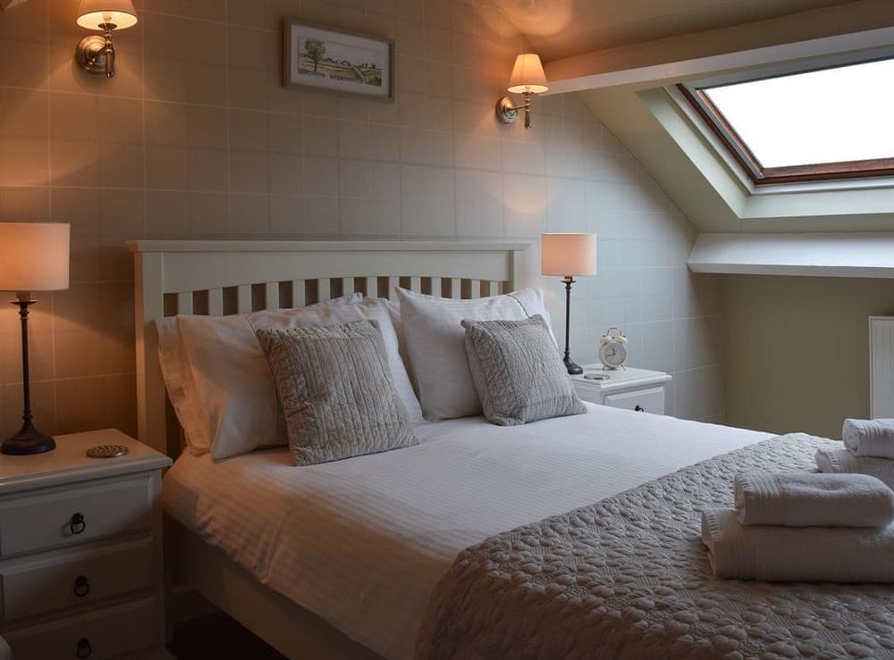 Double bedroom (photo 5) at Spring Cottage in Bourton-on-the-Water, Gloucestershire