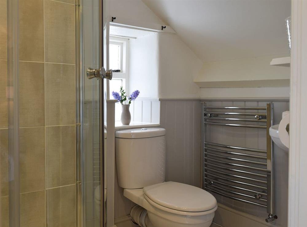 En-suite at Spring Cottage in Bourton-on-the-Water, Gloucestershire