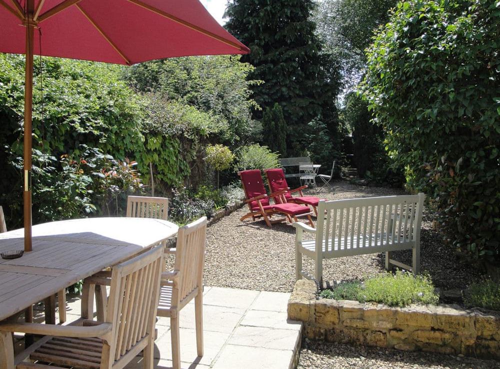 Outdoor dining area at Spring Cottage in Bourton-on-the-Water, Gloucestershire