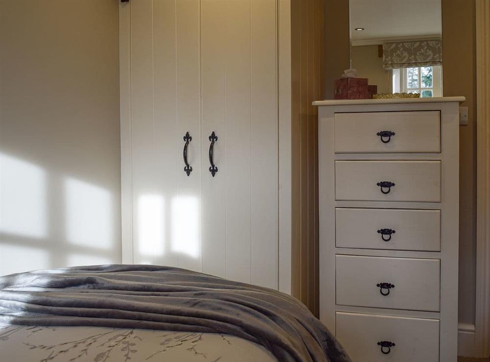 Twin bedroom (photo 2) at Spring Cottage in Bourton-on-the-Water, Gloucestershire