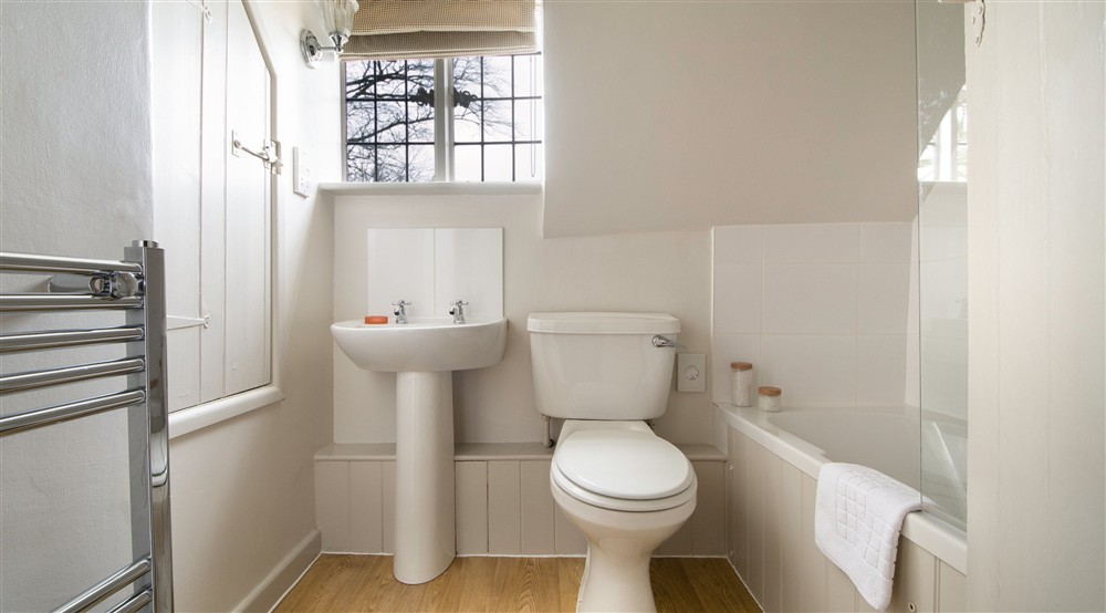 The bathroom at Spring Cottage in Broadway, Gloucestershire