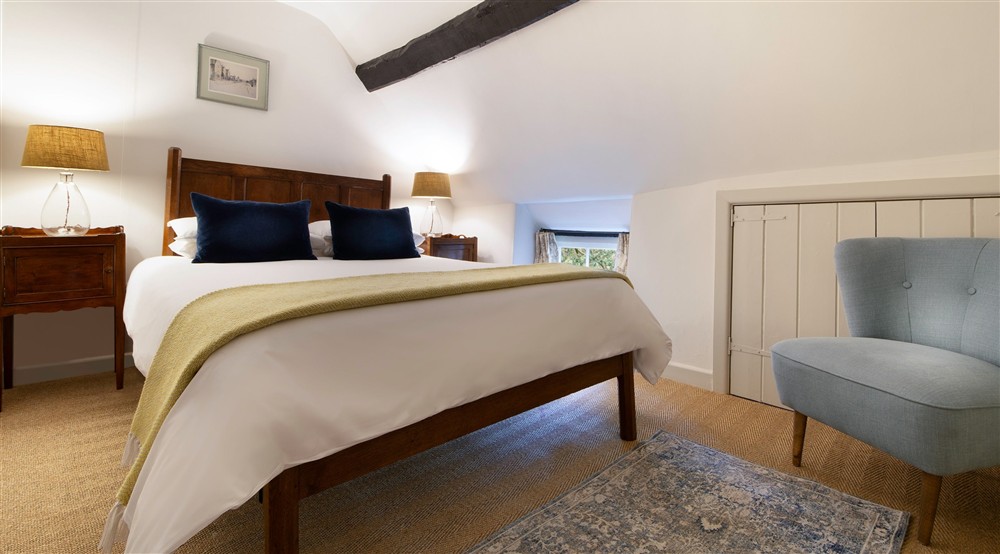 The bedroom with double bed (photo 2) at Spring Cottage in Broadway, Gloucestershire