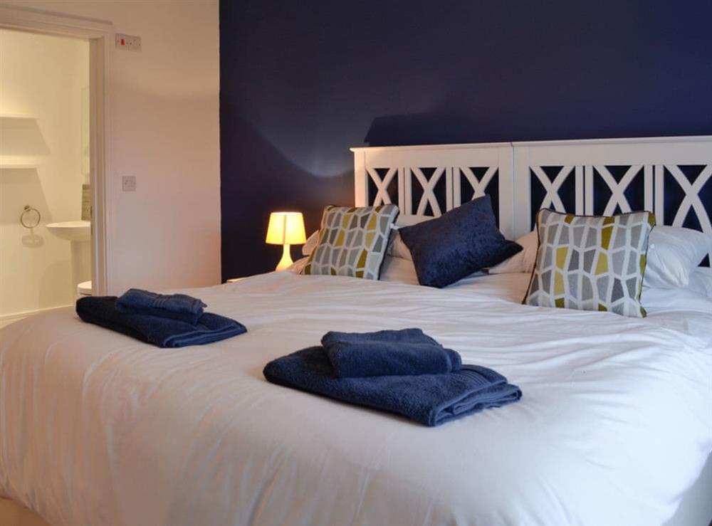 Double bedroom with en-suite at Spring Cottage in Kentisbury, near Barnstaple, Devon
