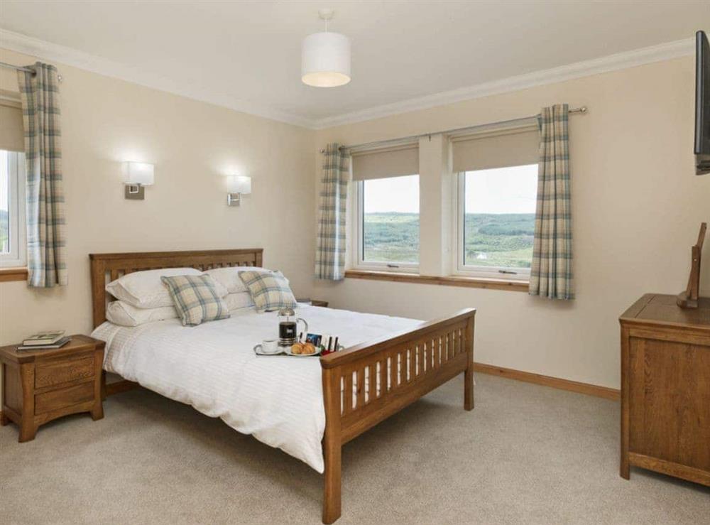 Beautifully presented double bedroom with en-suite bathroom at Springbank in Upper Edinbane, near Portree, Isle Of Skye