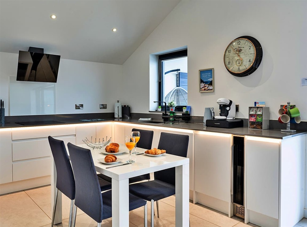 Kitchen/diner at Springmere Lodge in Shaldon, Devon