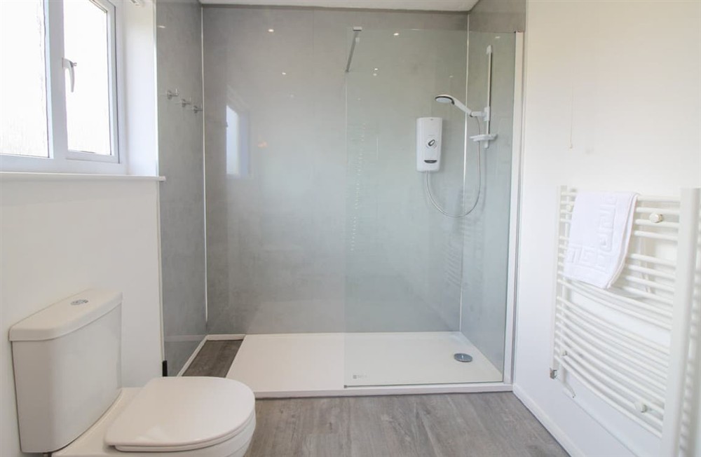 Shower room at Springtide in Holywell Bay, Cornwall