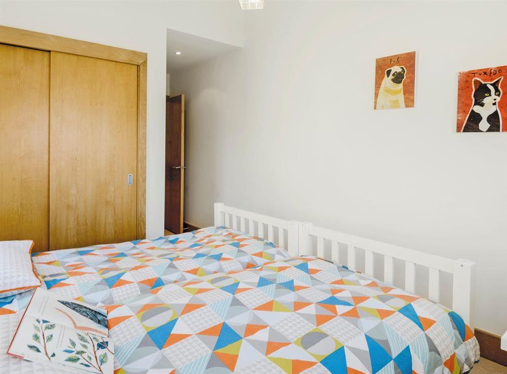 Cosy twin bedroom at Squirrels Leap in Somerford Keynes, near Cirencester, Gloucestershire