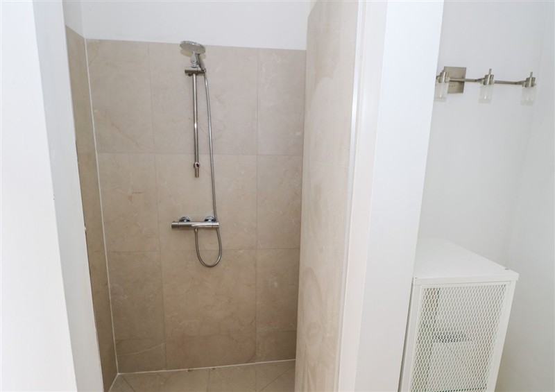 Bathroom at Sruthan Lodge, Ballinaglera near Drumshanbo