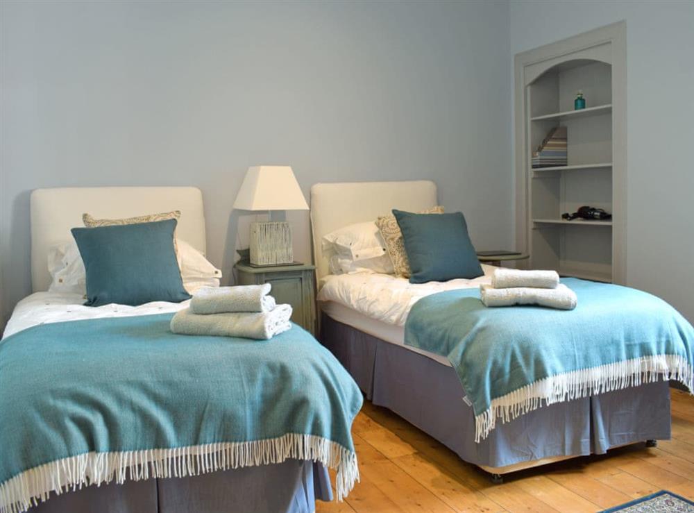 Comfortable twin bedroom at St Andrews in Pittenweem, near Anstruther, Fife