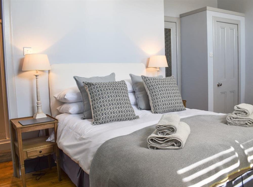Elegant double bedroom at St Andrews in Pittenweem, near Anstruther, Fife
