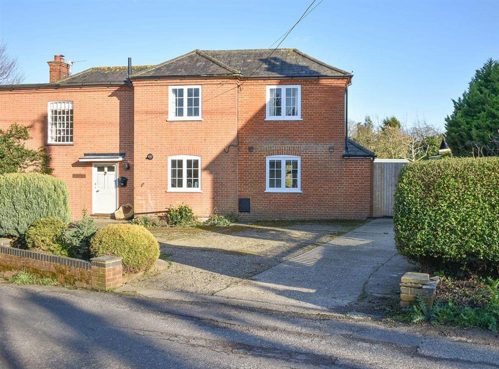 Substantial detached Kentish holiday home at St Andrews in Tilmanstone, near Deal, Kent