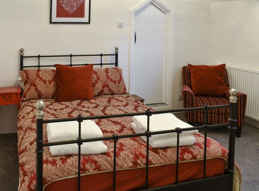 Double bedroom at St. Annes Chapel Annex in Bodmin, Cornwall