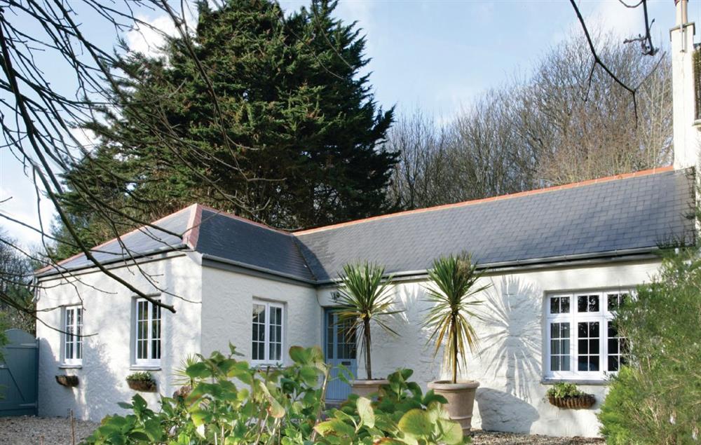 St Corantyn Cottage with accommodation for four guests, one of three properties on the magnificent Bonython Estate, under five miles south of Helston on the northern part of the Lizard Peninsula