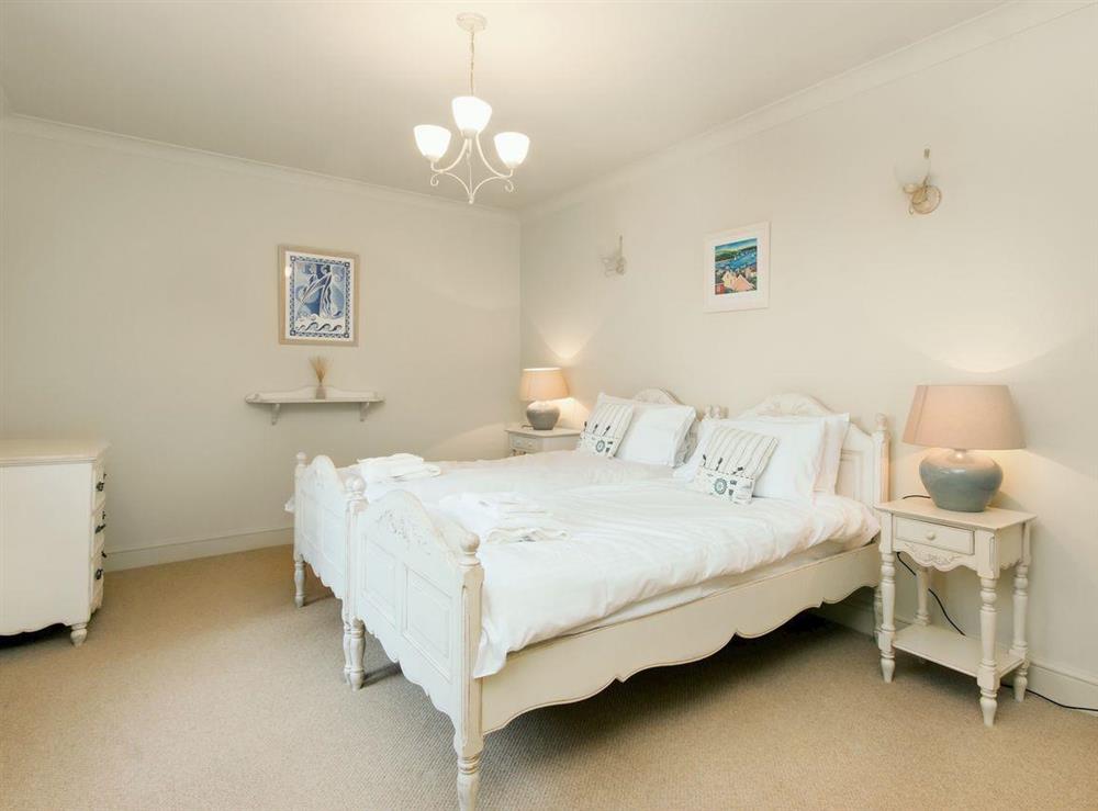 Comfy twin bedroom at St Elmo Court 7 in Salcombe, Devon