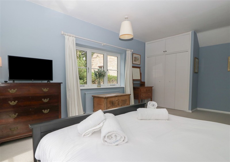 A bedroom in St. Mary's House (photo 3) at St. Marys House, Church Westcote near Bourton-On-The-Water