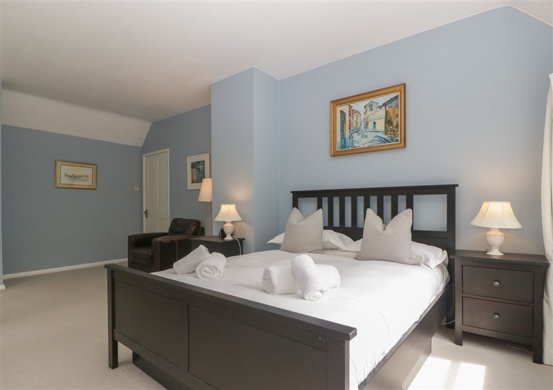 One of the 4 bedrooms (photo 4) at St. Marys House, Church Westcote near Bourton-On-The-Water