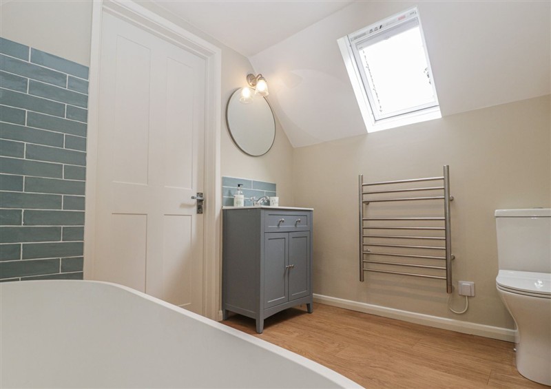 The bathroom (photo 2) at St. Marys House, Church Westcote near Bourton-On-The-Water