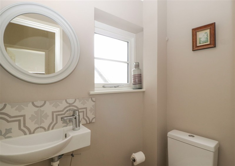 The bathroom (photo 3) at St. Marys House, Church Westcote near Bourton-On-The-Water