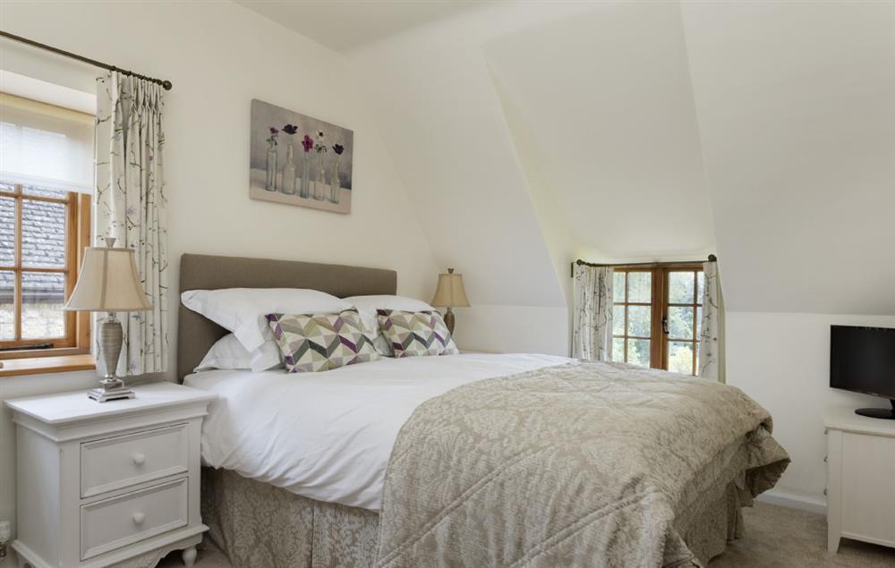 First floor: Double bedroom with 5' king size bed at St Michaels Cottage, Broadway