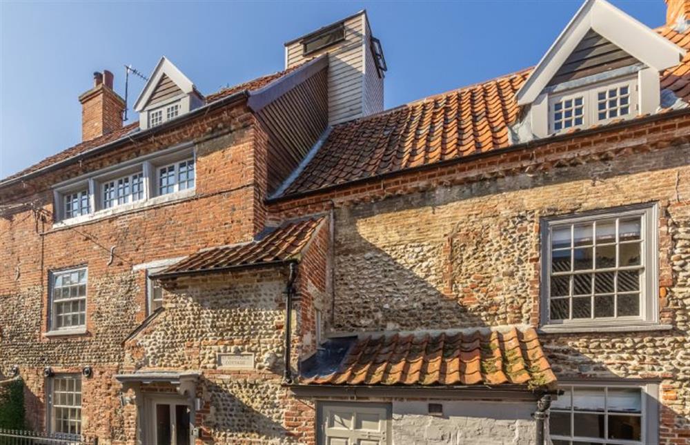 St Michaelfts Cottage is in the heart of Wells, just a minutes’ walk to the harbour