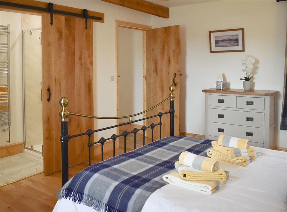 Double bedroom (photo 3) at Stabal Eithinog in Penygroes, Caernarfon, Gwynedd