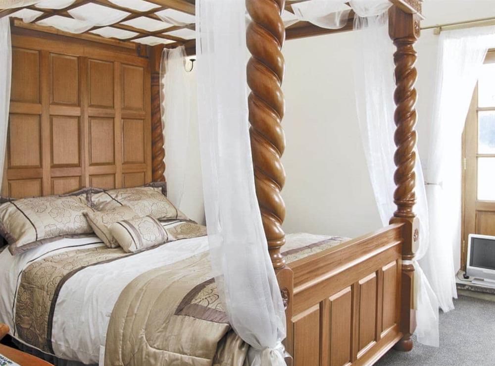 Four Poster bedroom at Stable Cottage in Kennythorpe near Malton, North Yorkshire