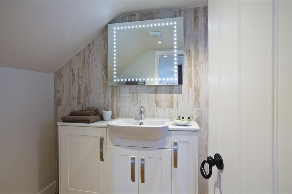 First floor en suite bathroom (photo 2) at Stable End Cottage in Malborough, Nr Salcombe