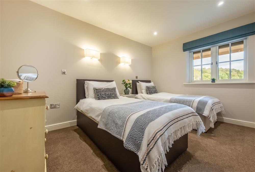 Bedroom three with 3’ twin beds and an en-suite wet room at Stables Cottage, Tilton On The Hill