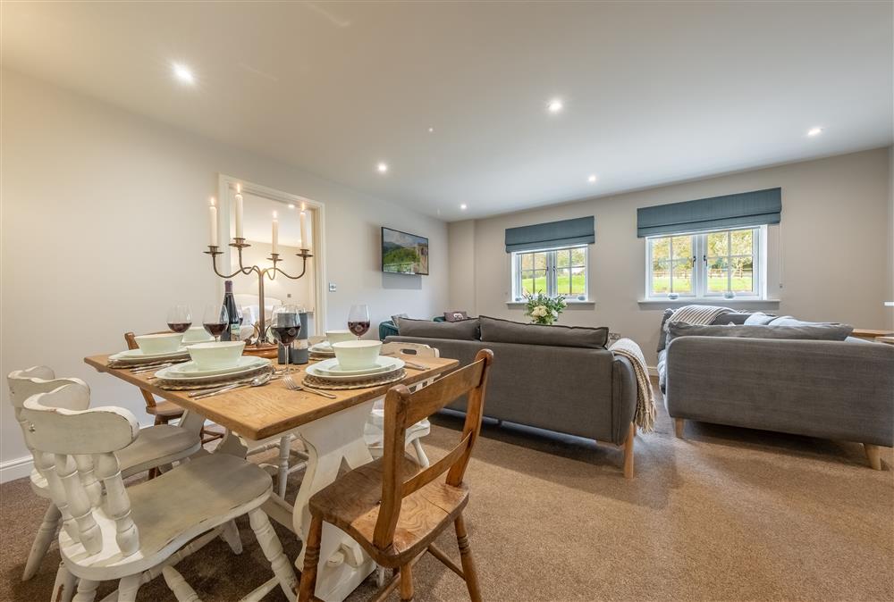 Open-plan dining area and sitting room at Stables Cottage, Tilton On The Hill
