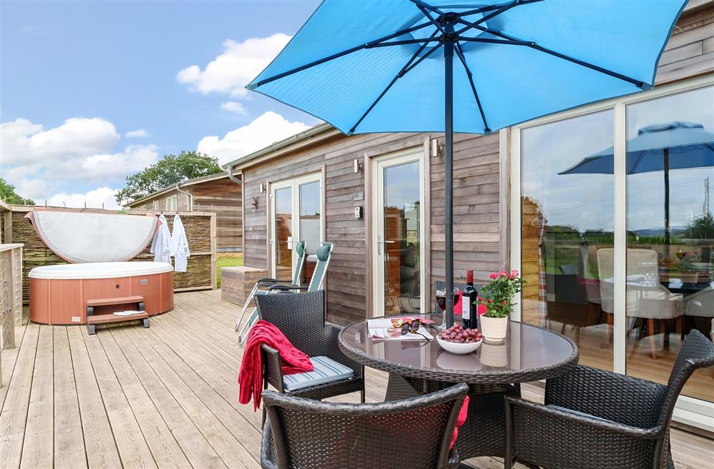 With a spacious sun deck for additional guests at Stags Retreat, Sherborne