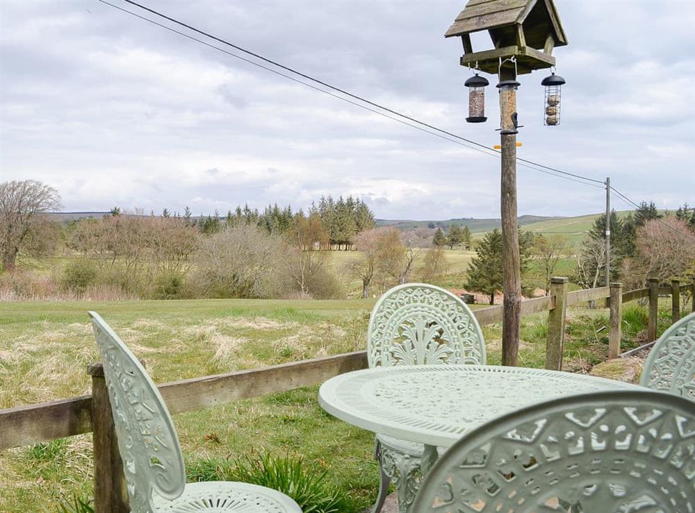 Outdoor eating area at Stanegate Cottage in Greenhead, near Haltwhistle, Northumberland