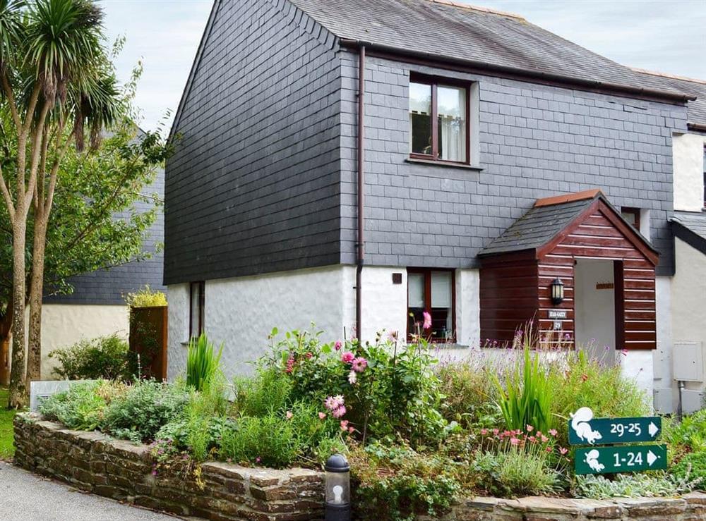Delightful, semi-detached cottage at Star Gazy in Pendra Loweth, Falmouth, Cornwall