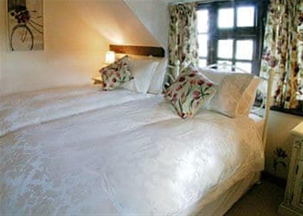 Twin bedroom at Starboard Cottage in Winterton-on-Sea, near Great Yarmouth, Norfolk
