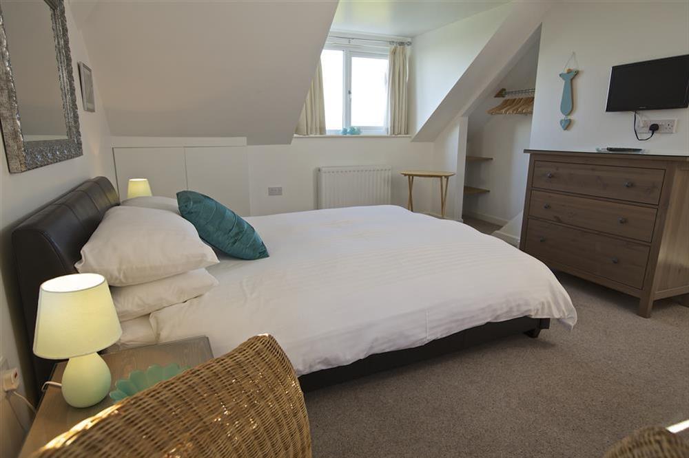 Second King-size bedroom on the first floor at Starboard Light in Malborough, Salcombe
