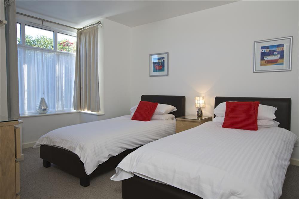 Second twin room on the ground floor at Starboard Light in Malborough, Salcombe