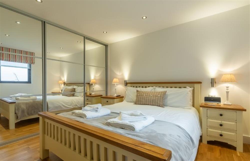 Sleep tight in a king-size bed at Stargazy, Chapel Porth, St Agnes