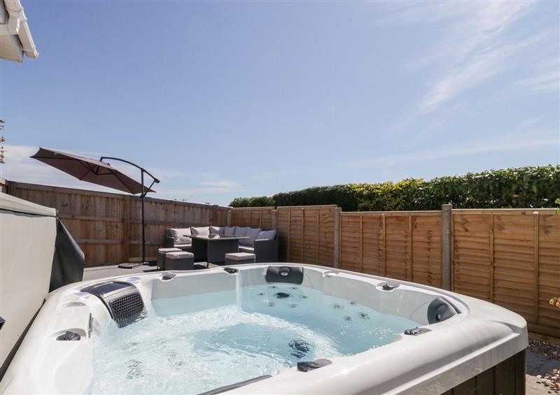 The hot tub at Starlings Roost, Ashcott