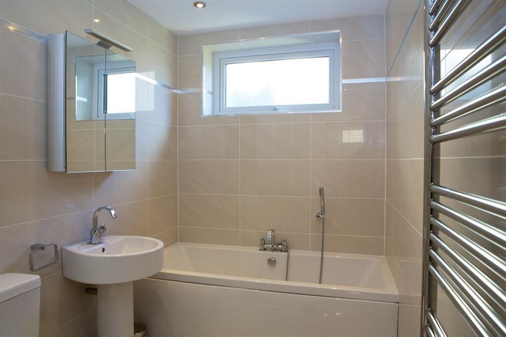 First floor family bathroom at Startline House in Newton Road, Salcombe