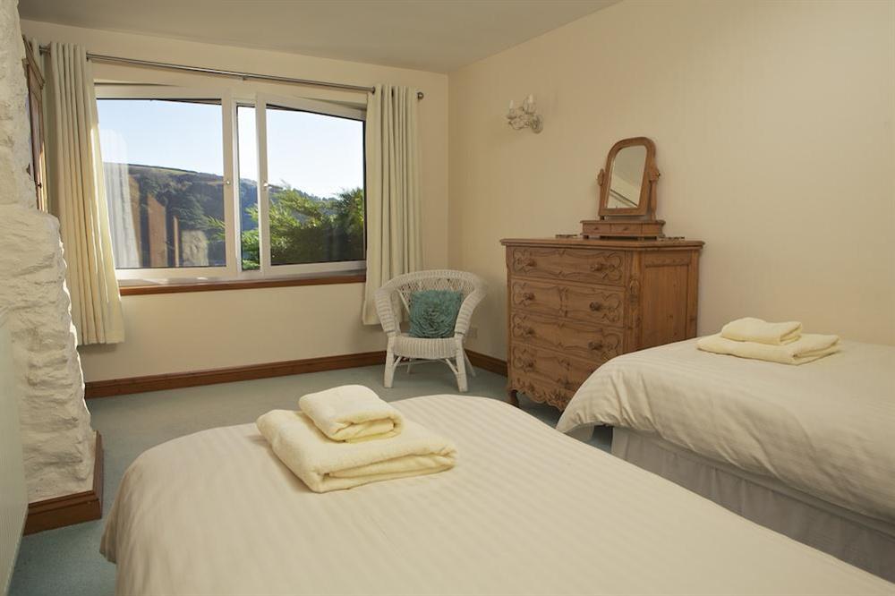 Second twin bedroom at Startline House in Newton Road, Salcombe