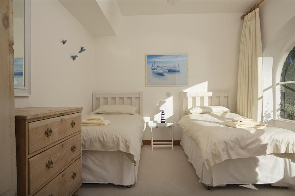 Twin bedroom with lovely views and doors out to the decking at Startline House in Newton Road, Salcombe
