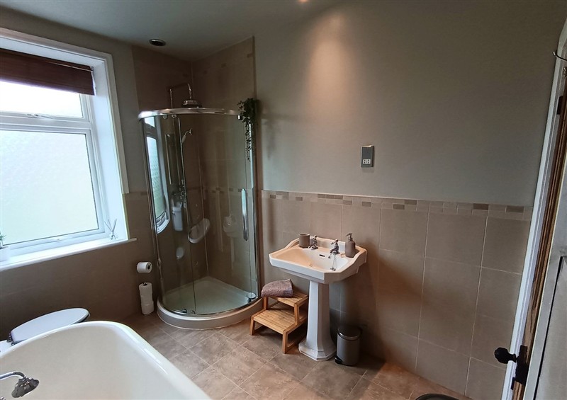 The bathroom (photo 2) at Steam View Cottage, Haworth