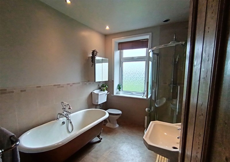 The bathroom at Steam View Cottage, Haworth