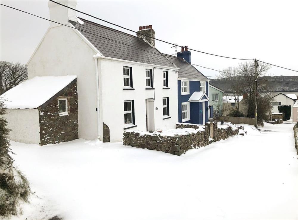 Attractive holiday home at Stephens Cottage in Llangwm, near Haverfordwest, Dyfed