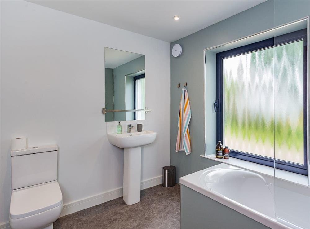 Bathroom at Stepps Cottage in Banavie, Inverness-Shire