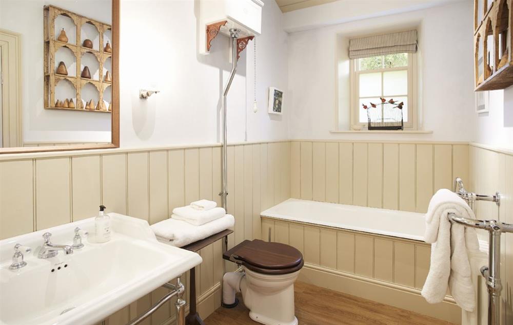 En-suite bathroom for master bedroom at Stewards House, Aylsham near Norwich