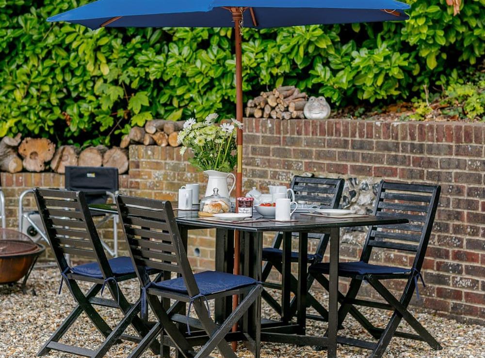 Outdoor dining area at Steyning Kilns in Steyning, West Sussex