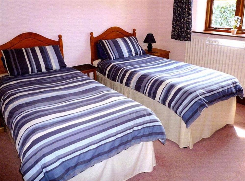 Good-sized twin bedroom at Stildon Manor Cottage in Menith Wood, Worcestershire
