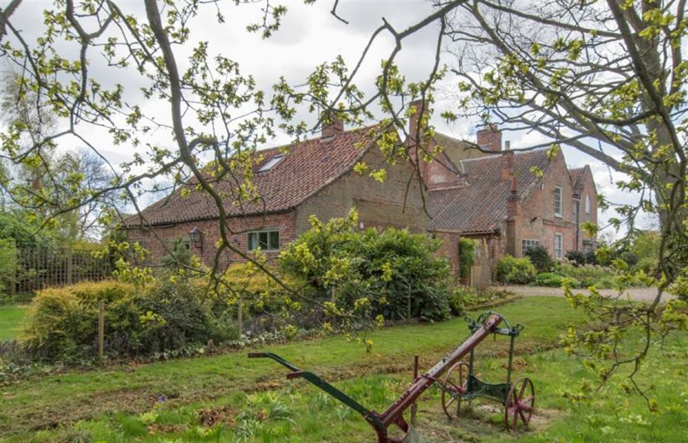 Stockmanfts Cottage is set beside the farmhouse but with plenty of privacy at Stockmans Cottage, Foulsham near Dereham